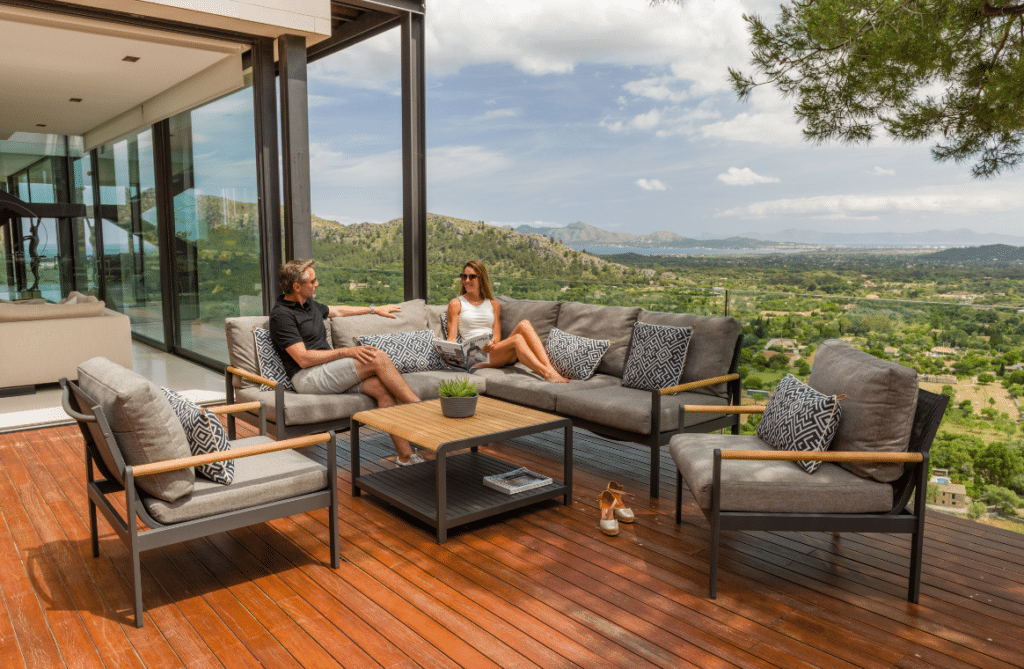 Nova Design & Build - Set canapele - Lifestyle Garden - Amber - 4 buc. - canapea cu 4 locuri și 5 perne, 2x fotoliu adânc și 2 perne, măsuță de cafea (2)