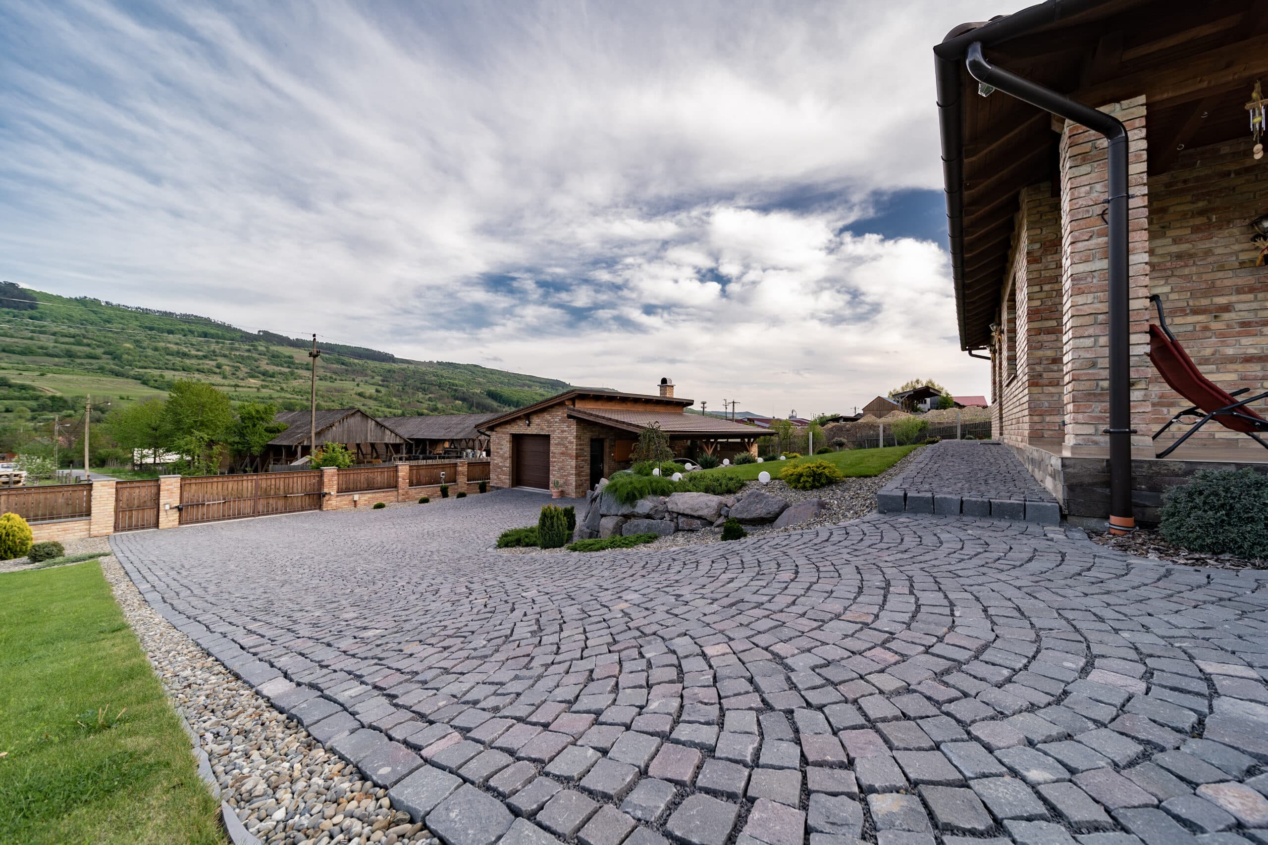 Nova Design & Build - Piatra Cubica - Andezit - Setting